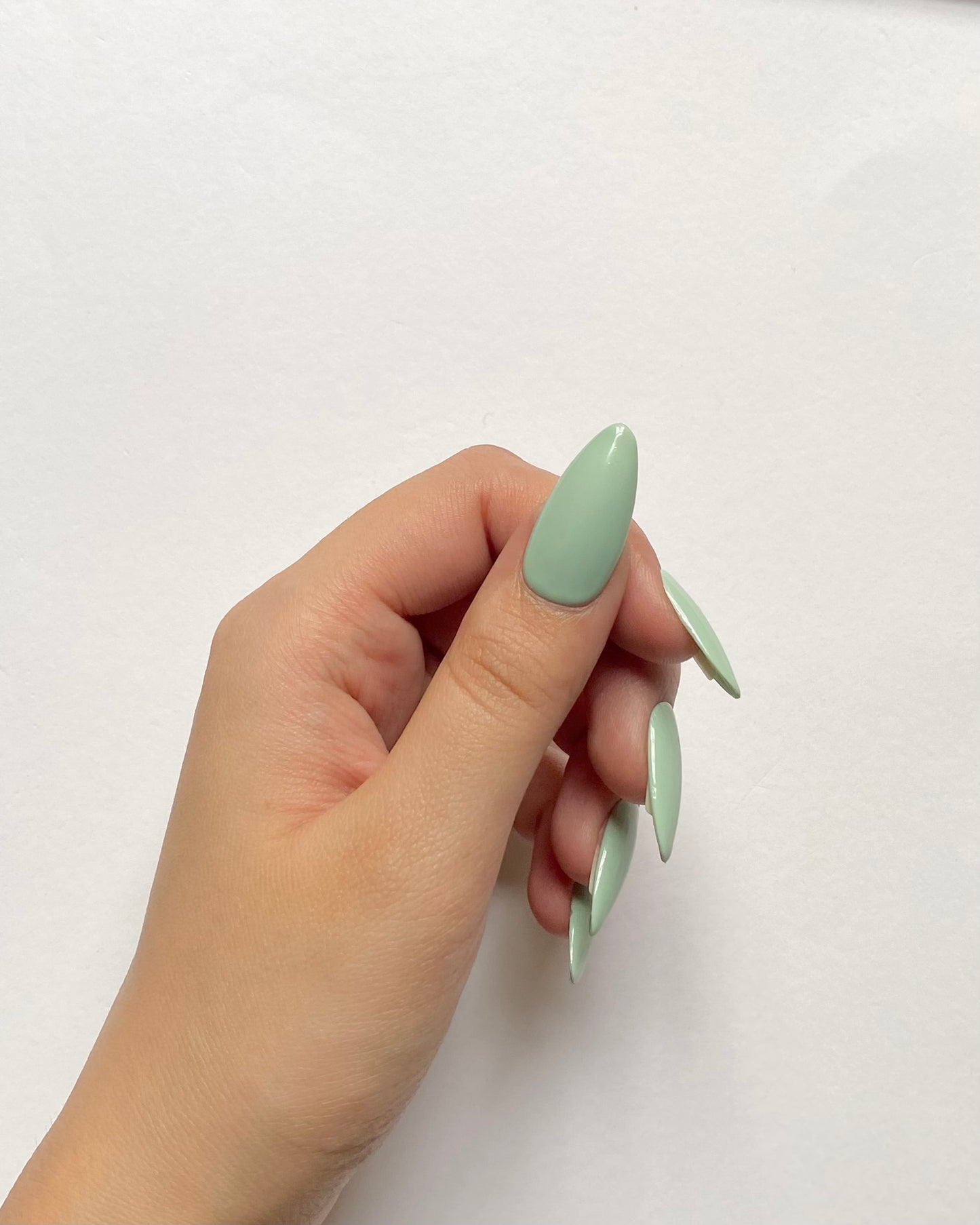 Oxygen Gel Polish – Soft Muted Green, Long-Lasting, Streak-Free, Suitable for Natural & Acrylic Nails