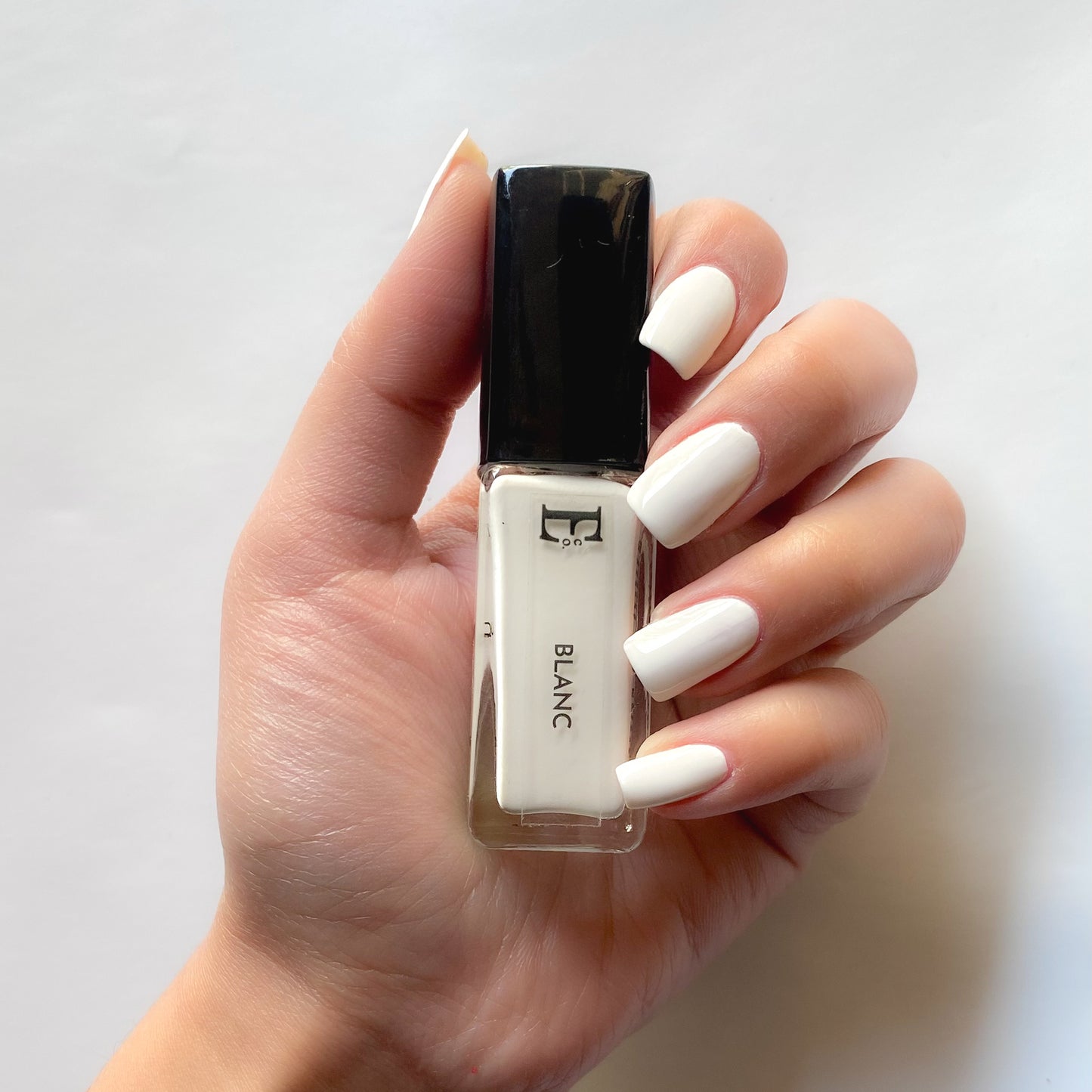 Blanc Nail Vegan Polish – Pearl White, Chip-Resistant, Non-Yellowing, Long-Lasting Shine