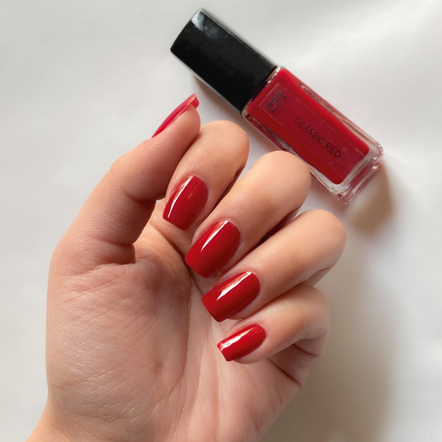 Classic Red Vegan Nail Polish – Vibrant Color, Long-Lasting, Chip-Resistant, Gel-Like Shine