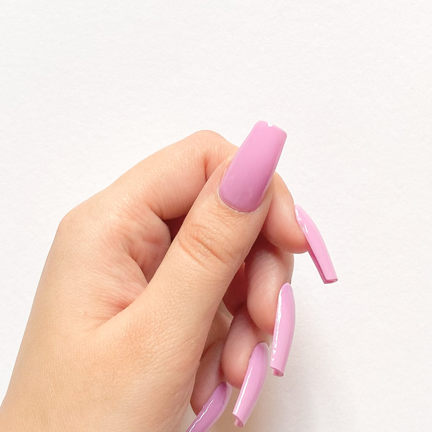 DAINTY LILAC GEL POLISH