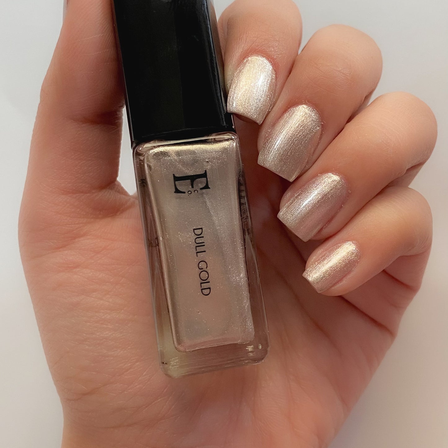 Dull Gold Vegan Nail Polish – Chip-Resistant, Metallic Shimmer, Gel-Like Shine, Long-Lasting