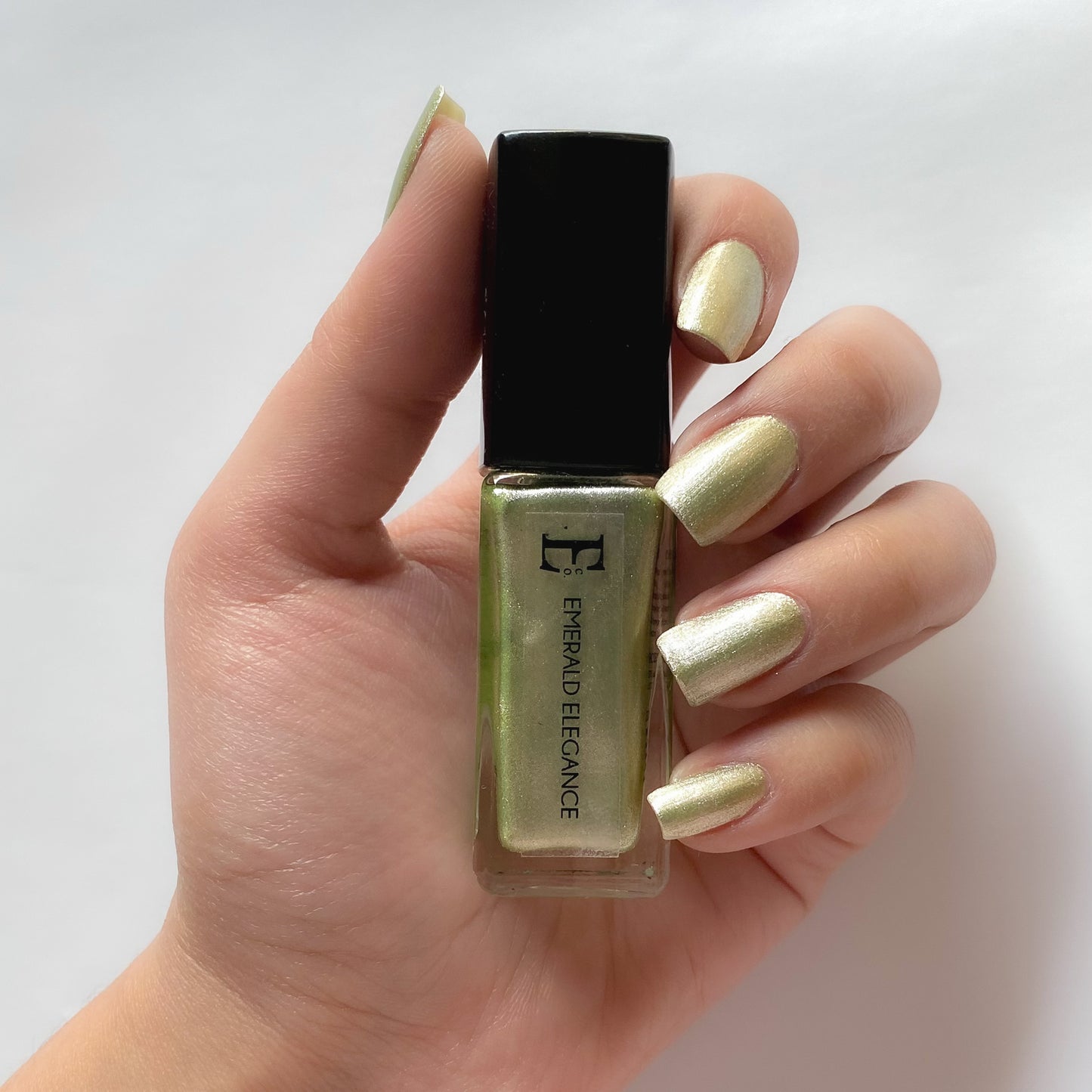 EMERALD ELEGANCE NAIL POLISH