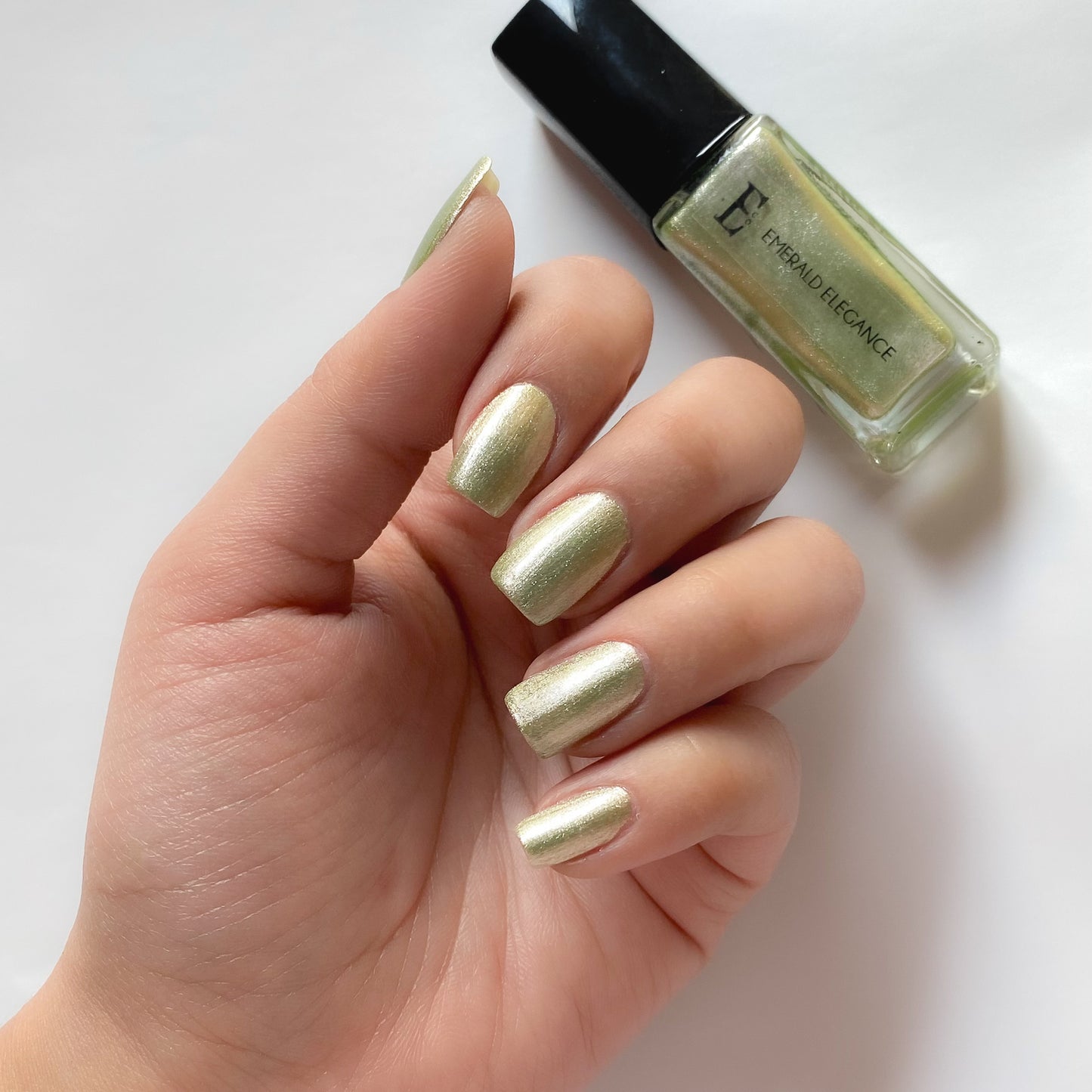 EMERALD ELEGANCE NAIL POLISH