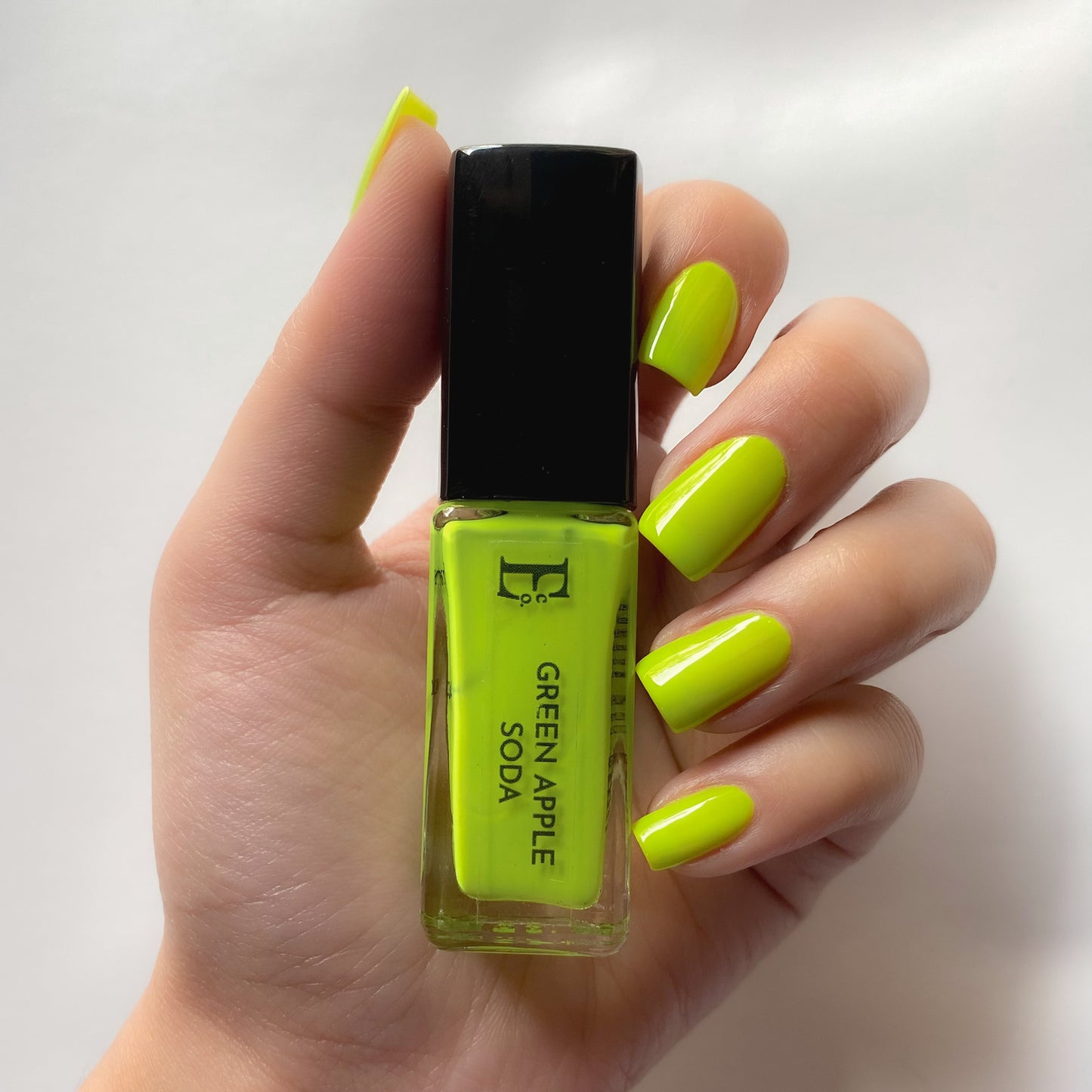 Green Apple Soda Vegan Nail Polish – Chip-Resistant, Non-Yellowing, Neon Finish, Gel-Like Shine, Long-Lasting