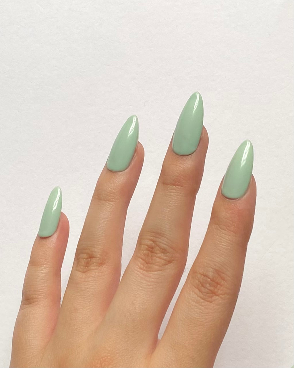 Oxygen Gel Polish – Soft Muted Green, Long-Lasting, Streak-Free, Suitable for Natural & Acrylic Nails
