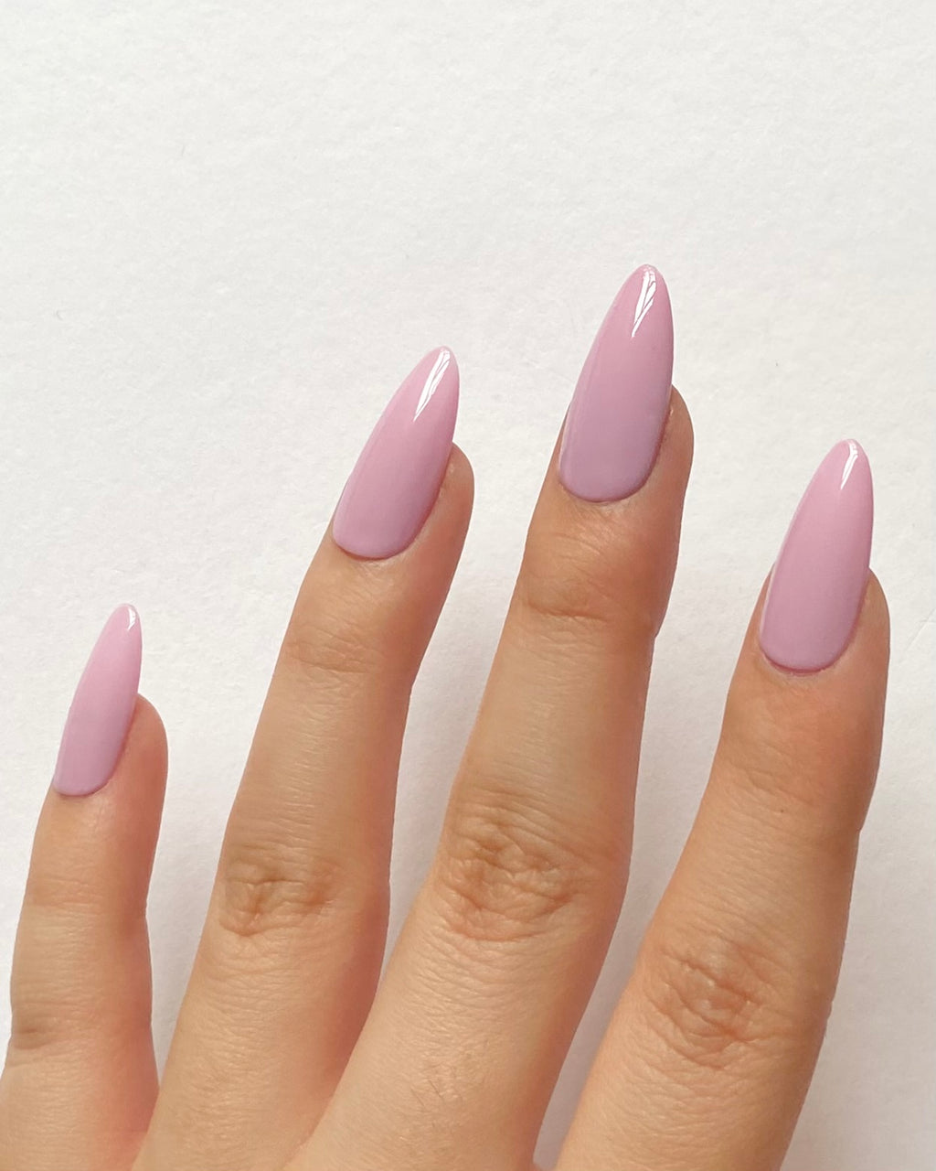 Lavender Aurora Gel Polish – Pastel Purple Shimmer, Streak-Free Application, Long-Lasting, All Nail Types