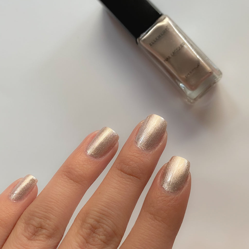 Queen of Hearts Nail Polish Set – Rosewood Red & Dull Gold Metallic, 2-Piece Nail Art Collection