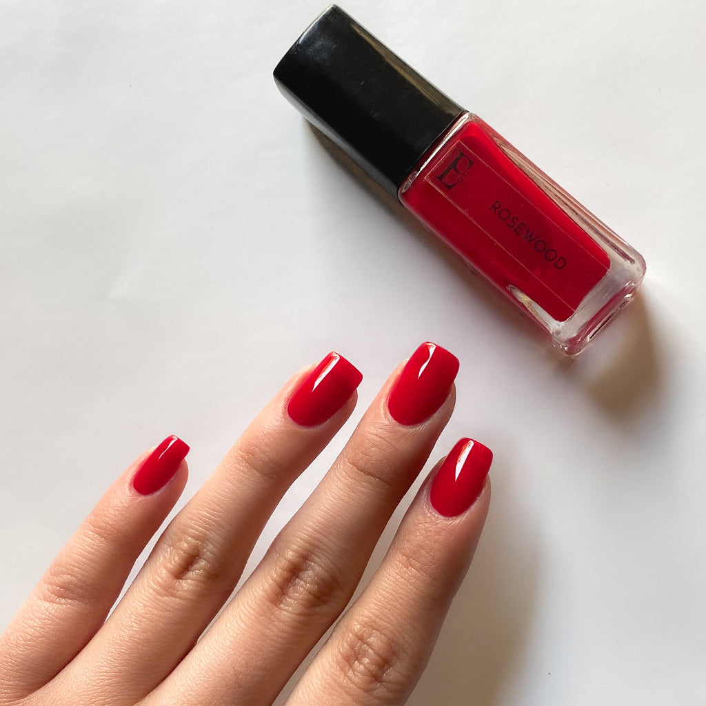 Queen of Hearts Nail Polish Set – Rosewood Red & Dull Gold Metallic, 2-Piece Nail Art Collection