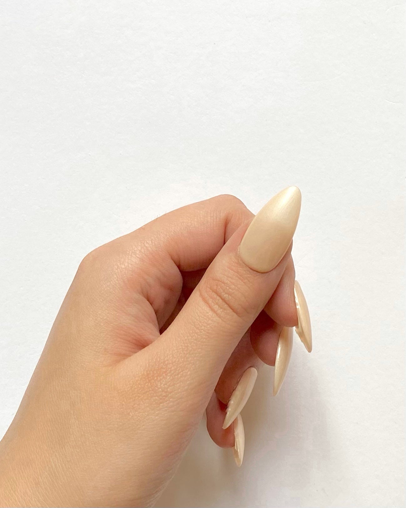 Vanilla Frost Gel Polish – Creamy Ivory with Metallic Shimmer, Streak-Free Brush, Long-Lasting, Versatile