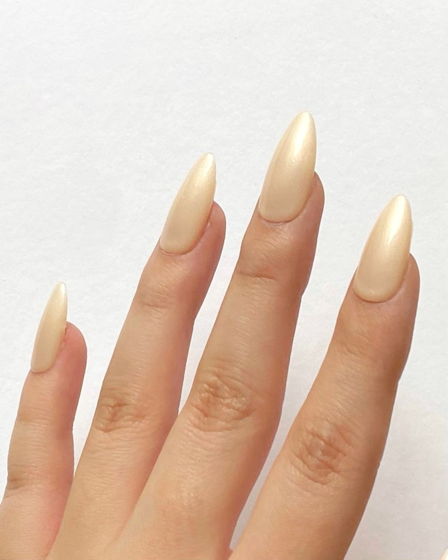 Vanilla Frost Gel Polish – Creamy Ivory with Metallic Shimmer, Streak-Free Brush, Long-Lasting, Versatile