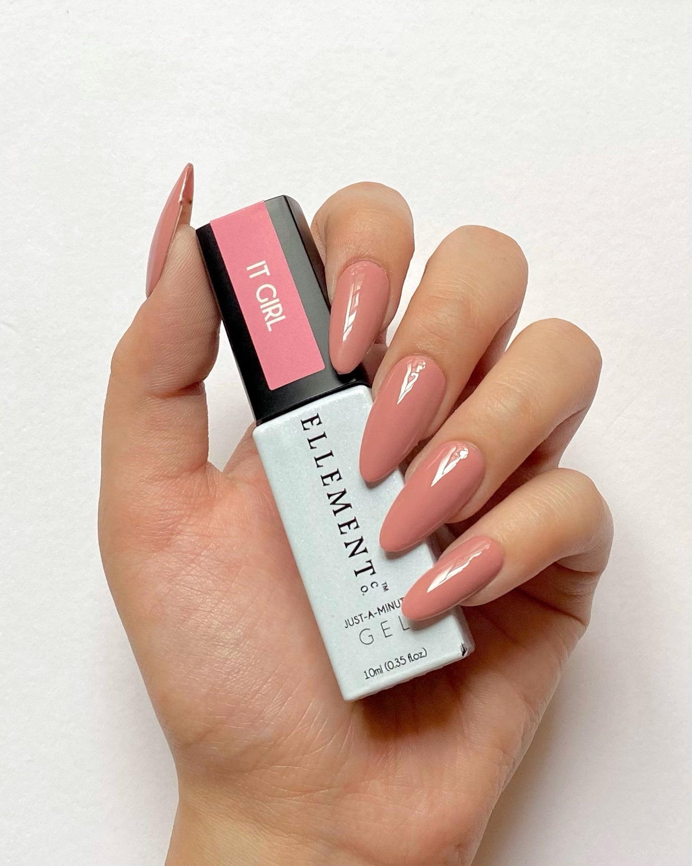 It Girl Gel Polish – Soft Peachy-Pink Shade, Streak-Free Application, Suitable for Natural & Acrylic Nails