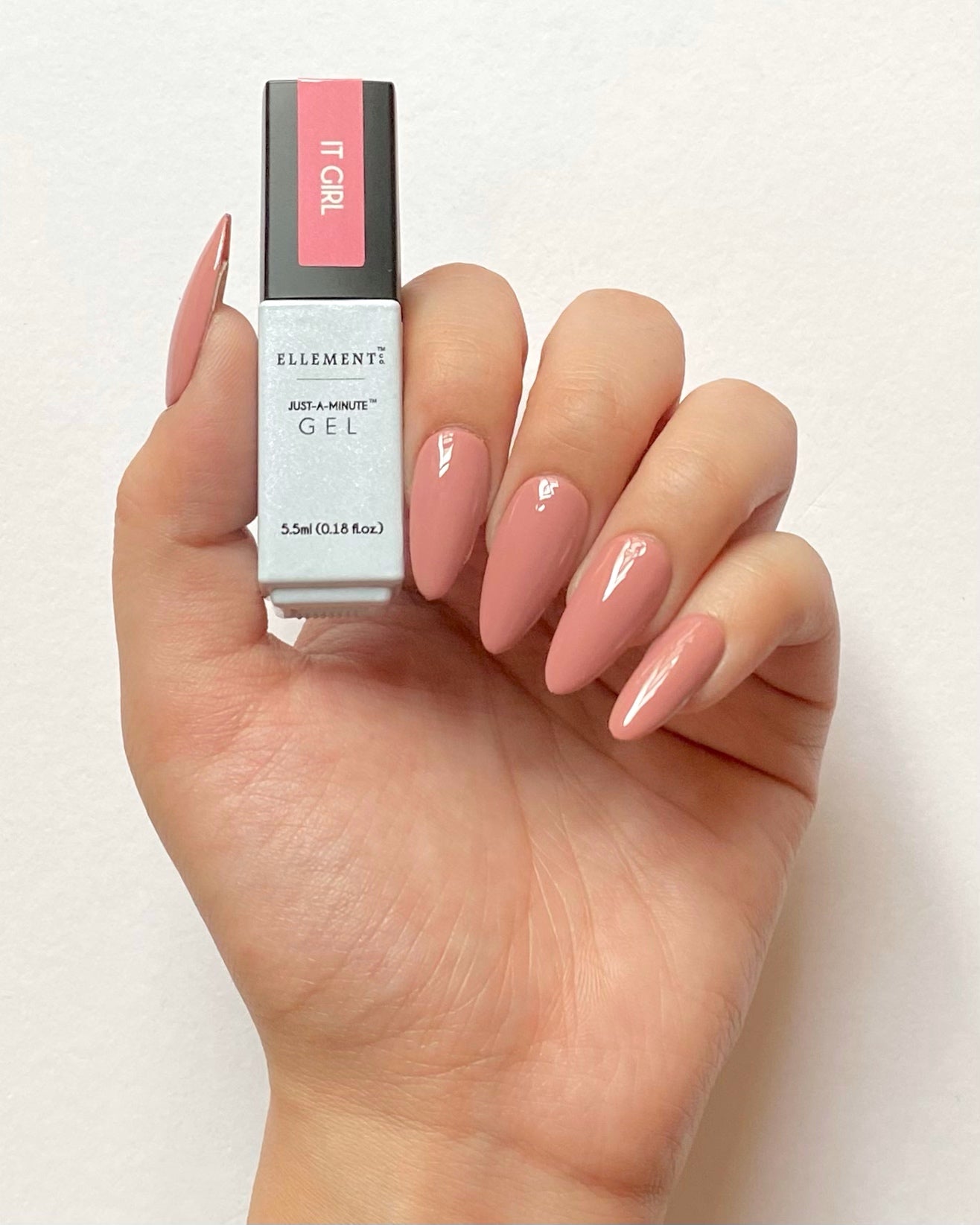 It Girl Gel Polish – Soft Peachy-Pink Shade, Streak-Free Application, Suitable for Natural & Acrylic Nails